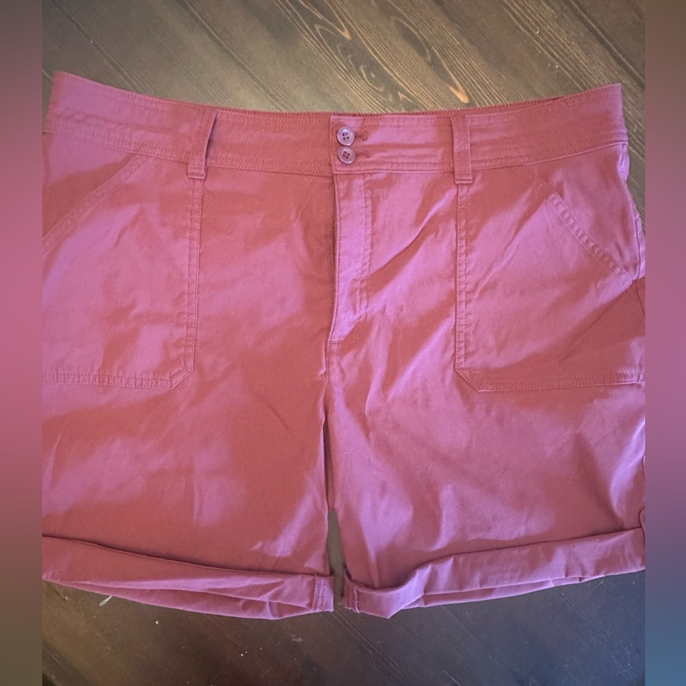 Eddie Bauer maroon convertible shorts